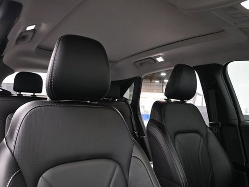 Certified 2025 Ford Escape SE w/ PHEV Premium Package FWD image 28