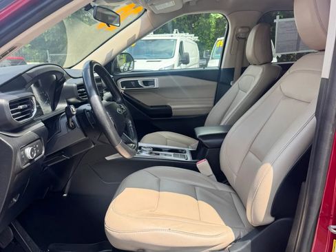 Used 2020 Ford Explorer XLT w/ Equipment Group 202A RWD image 12