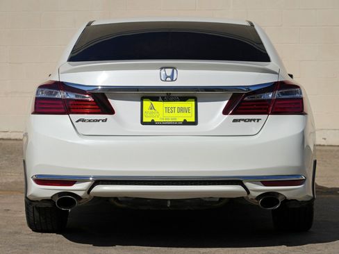 Used 2017 Honda Accord Sport image 10