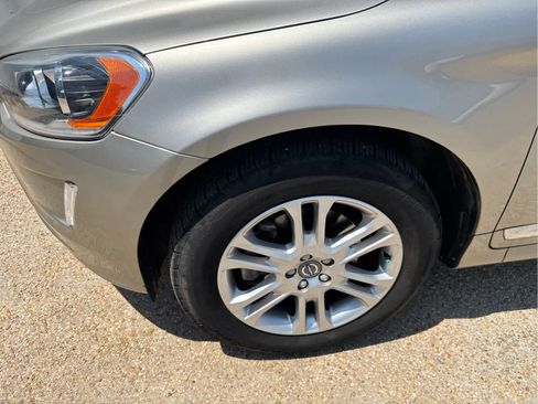 Used 2016 Volvo XC60 T5 Premier w/ Proximity Package FWD image 12