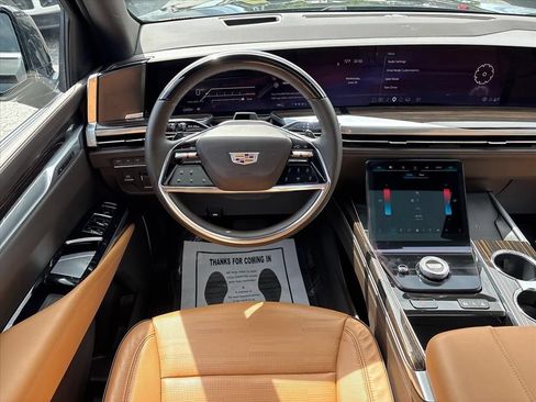 Used 2025 Cadillac Escalade ESV Premium Luxury w/ LPO, Floor Liner Package AWD/4WD image 21