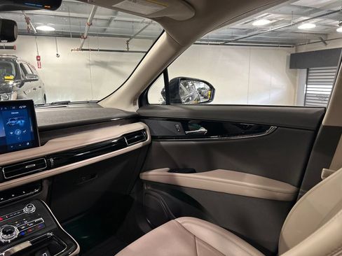 Used 2023 Lincoln Nautilus Reserve AWD/4WD image 25