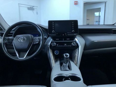 Certified 2022 Toyota Venza XLE image 19