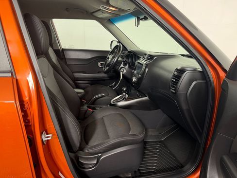 Used 2018 Kia Soul + FWD image 43