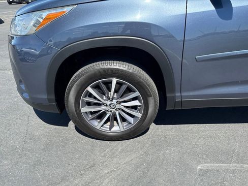 Used 2019 Toyota Highlander XLE FWD image 14