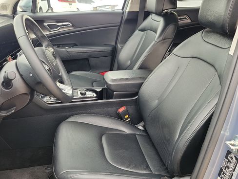 Used 2025 Kia Sportage EX FWD image 11