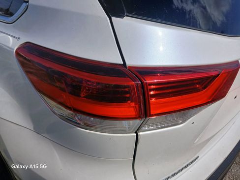 Used 2018 Toyota Highlander LE FWD image 13