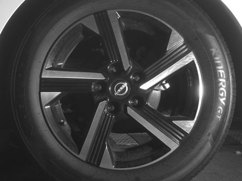 Used 2025 Nissan Sentra SV FWD image 14