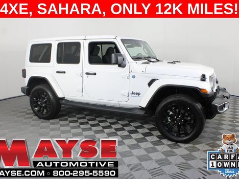 Used 2025 Jeep Wrangler Unlimited Sahara AWD/4WD image 1