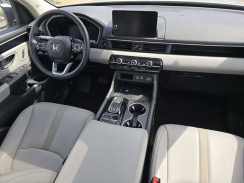 Used 2025 Honda Pilot Touring image 29