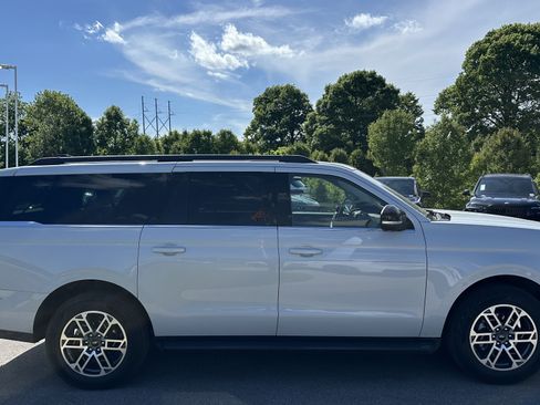 Used 2025 Ford Expedition Max Active AWD/4WD image 11