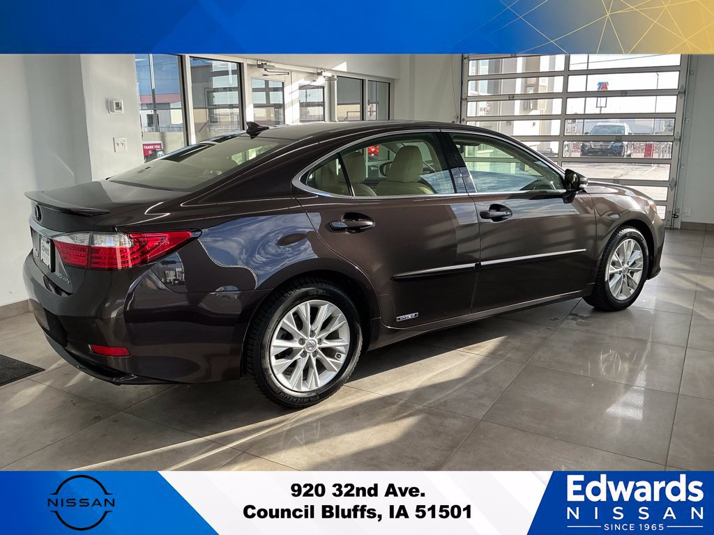 Used 2014 Lexus ES 300h w/ Luxury Package w/Bamboo Trim FWD image 8