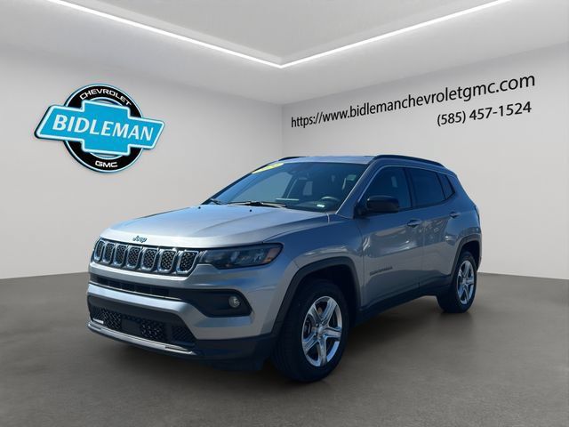 Used 2024 Jeep Compass Latitude AWD/4WD image 3