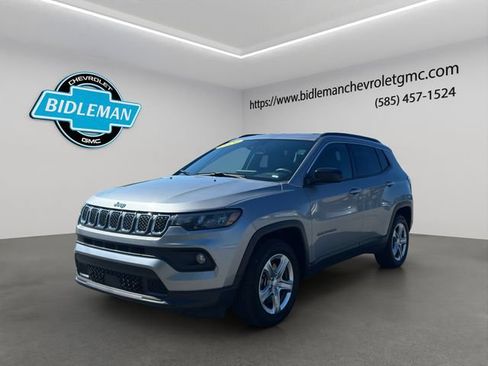 Used 2024 Jeep Compass Latitude AWD/4WD image 3