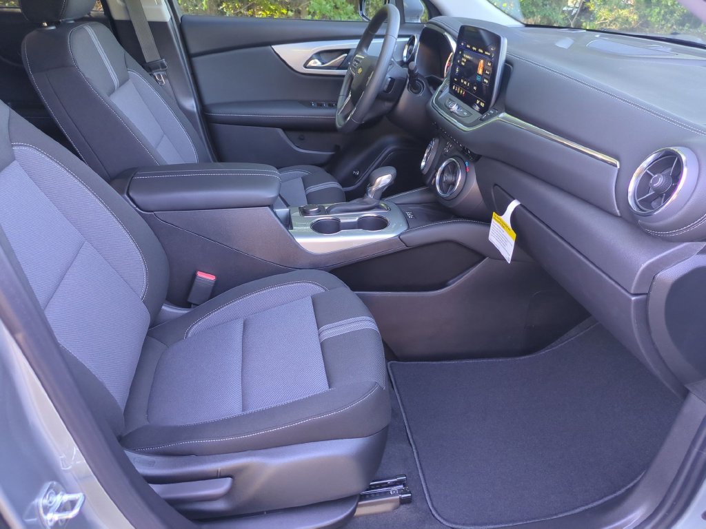 New 2026 Chevrolet Blazer LT w/ Convenience Package FWD image 34