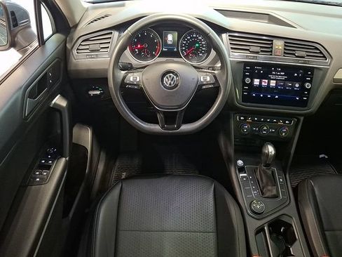Used 2020 Volkswagen Tiguan SE w/ Panoramic Sunroof Package AWD/4WD image 9