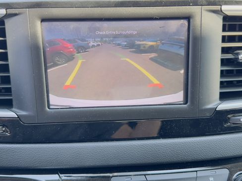 Used 2023 Chrysler Voyager LX image 25