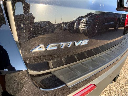 Used 2025 Ford Explorer Active w/ Active Comfort Package RWD image 10