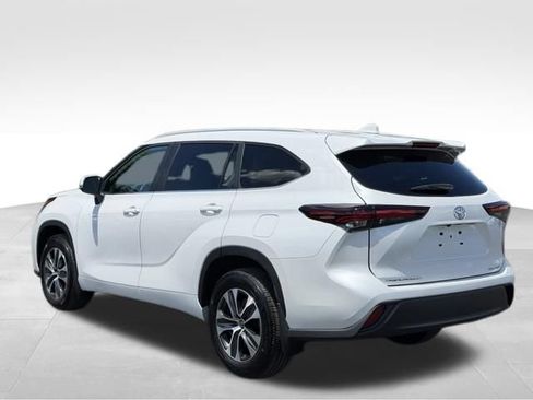 Used 2025 Toyota Highlander XLE AWD/4WD image 5