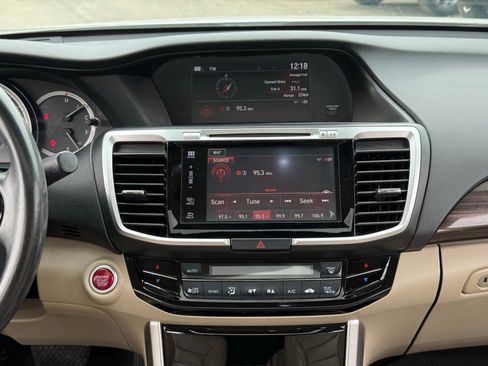 Used 2016 Honda Accord Touring image 15