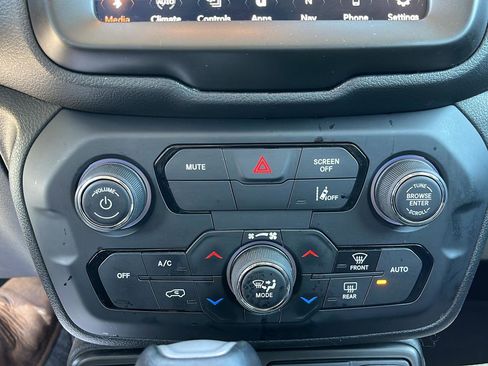 Used 2021 Jeep Renegade Limited AWD/4WD image 18
