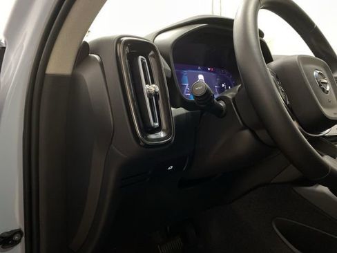 Used 2025 Volvo XC40 B5 Plus image 35