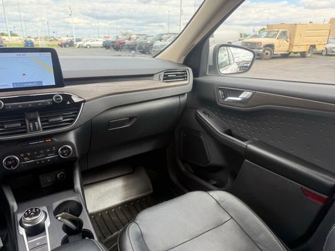Used 2020 Ford Escape Titanium AWD/4WD image 36