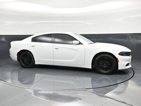Used 2022 Dodge Charger SXT RWD image 3