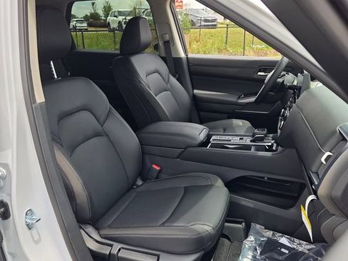 New 2026 Nissan Pathfinder SL FWD image 18