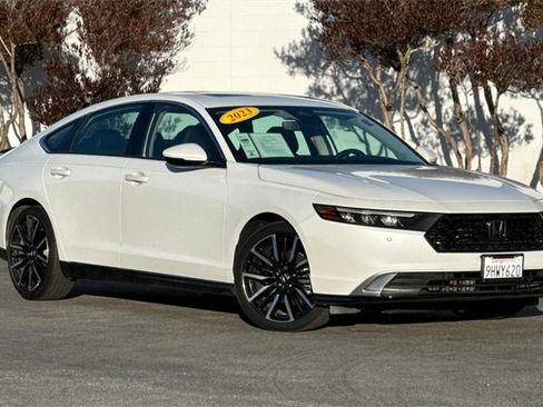 Used 2023 Honda Accord Touring image 2