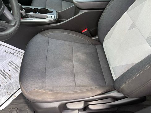 Used 2025 Chevrolet Trax LS w/ LS Convenience Package FWD image 18