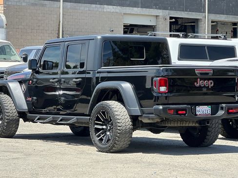 Used 2021 Jeep Gladiator Rubicon w/ Trailer Tow Package AWD/4WD image 6