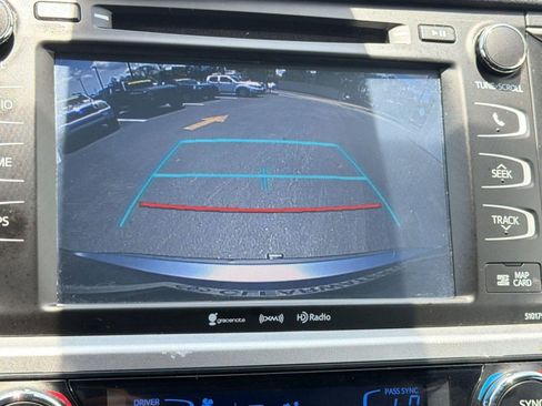 Used 2018 Toyota Highlander XLE FWD image 24