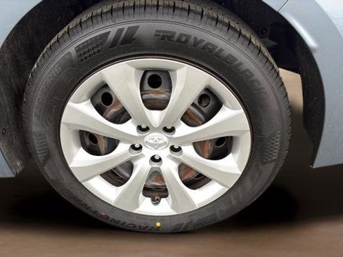 Used 2021 Toyota Corolla LE image 30