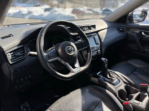 Used 2020 Nissan Rogue SL w/ Premium Package image 16