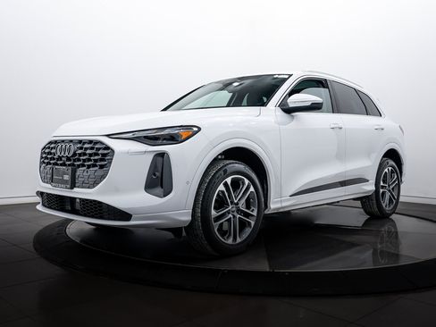 Certified 2025 Audi Q5 Premium w/ Convenience Package AWD/4WD image 7
