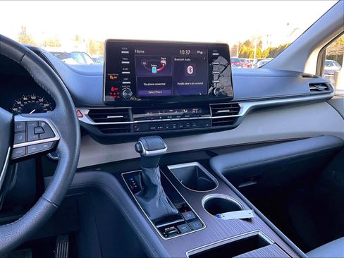 Used 2024 Toyota Sienna XLE image 19