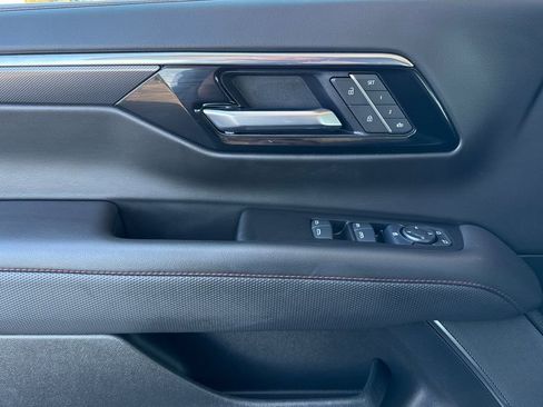 Used 2025 Chevrolet Suburban RST image 17