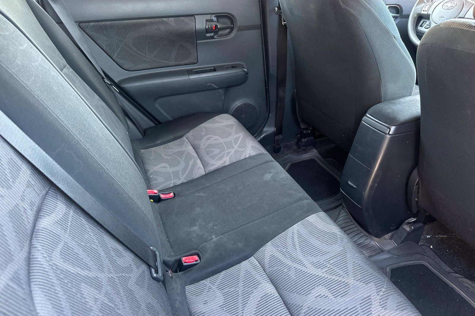 Used 2015 Scion xB FWD image 19