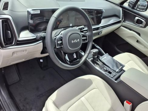 New 2025 Kia Sorento S image 11