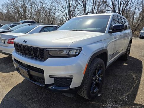 Used 2022 Jeep Grand Cherokee L Limited w/ Black Appearance Package image 2