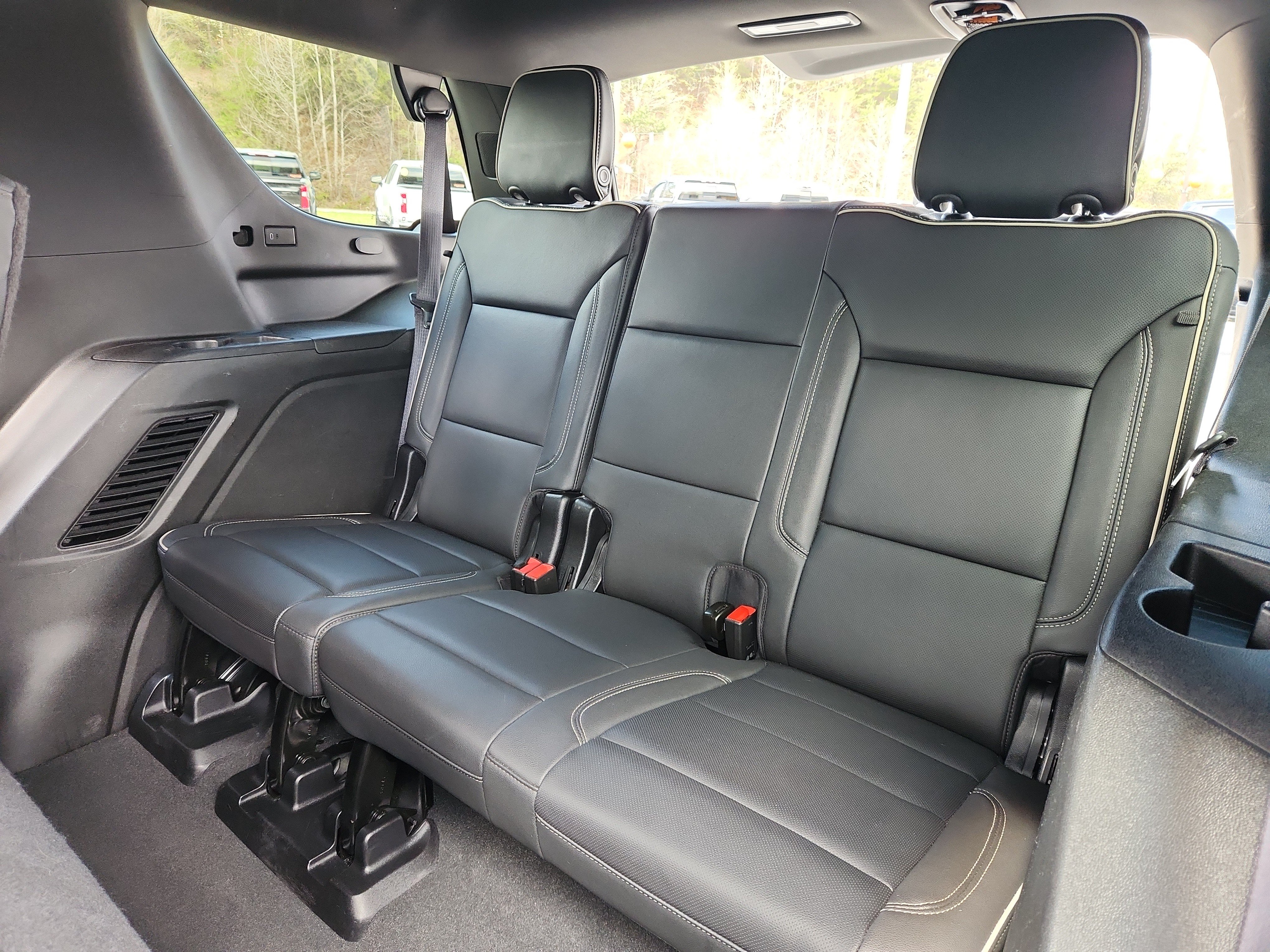 Used 2024 GMC Yukon SLT AWD/4WD image 30