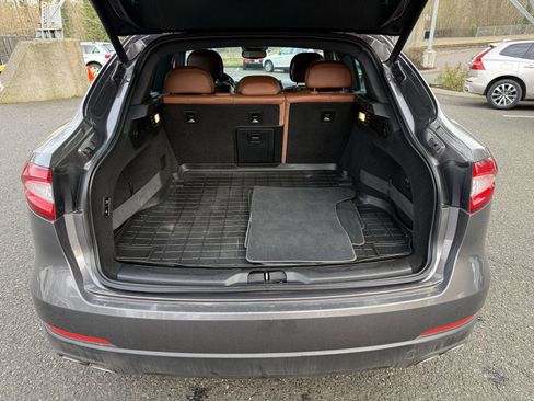 Used 2017 Maserati Levante image 13