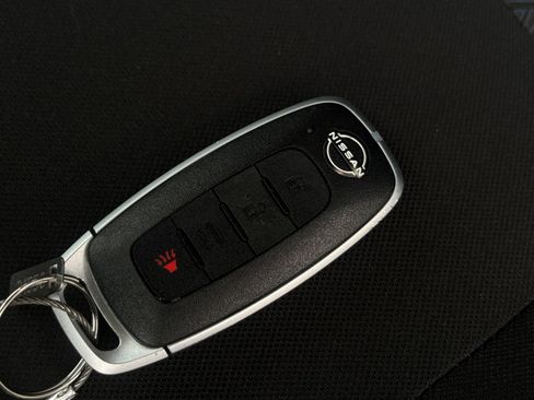 Used 2025 Nissan Versa SV image 27