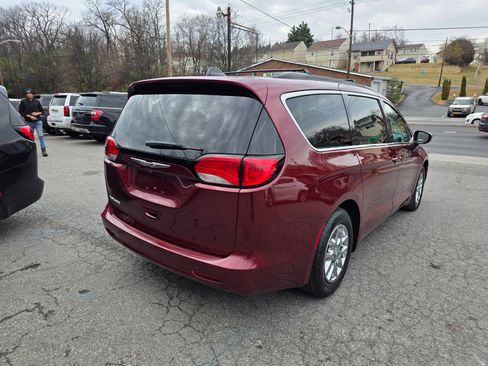 Used 2021 Chrysler Voyager Lxi image 5
