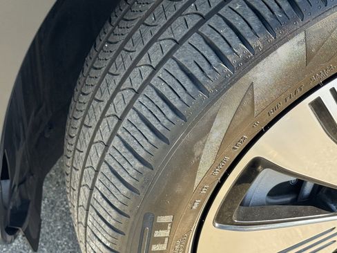 Used 2023 Mercedes-Benz EQB 300 4MATIC image 17