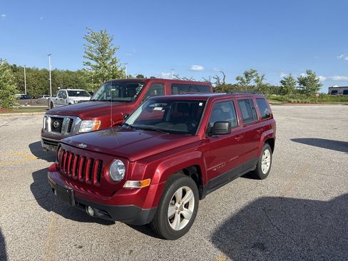 Used 2014 Jeep Patriot Latitude AWD/4WD image 4