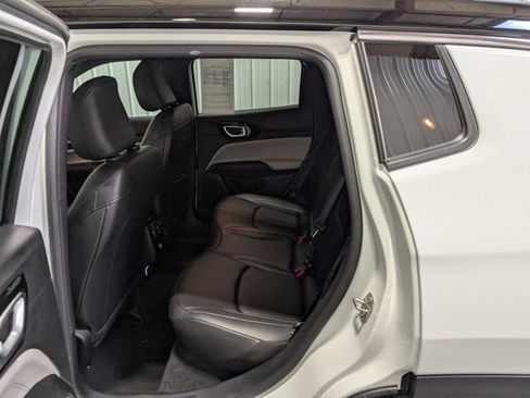 Used 2025 Jeep Compass Limited AWD/4WD image 9