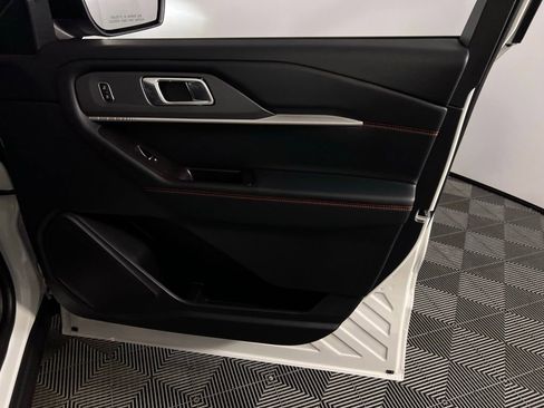Used 2025 Ford Explorer ST-Line w/ Premium Package image 35