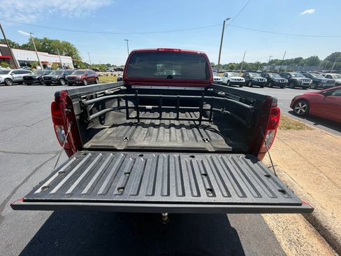 Used 2010 Nissan Frontier SE RWD image 9
